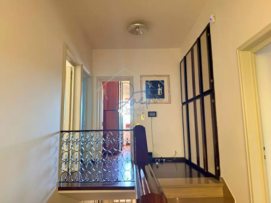 Immagine 25 di Villa in vendita  a Massa