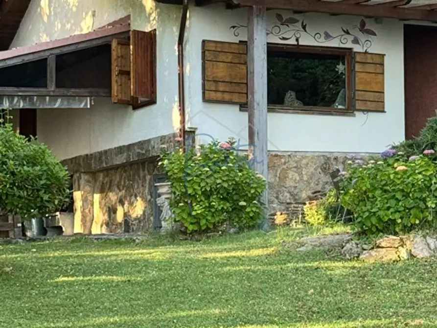 Immagine 1 di Casa indipendente in vendita  a Montignoso