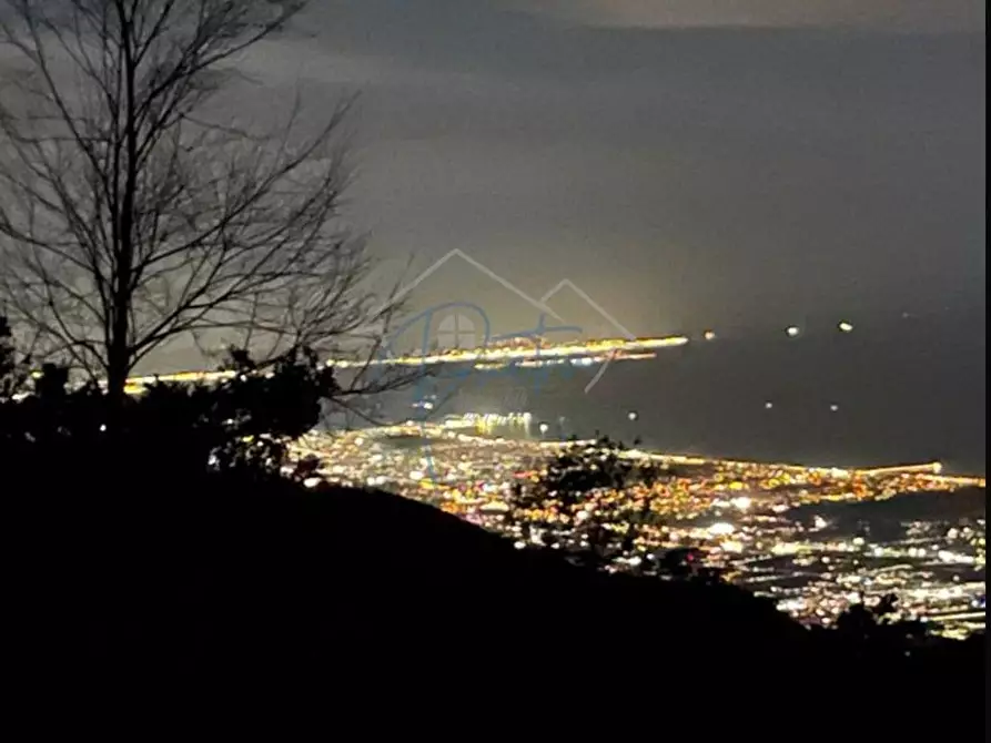 Immagine 25 di Casa indipendente in vendita  a Montignoso