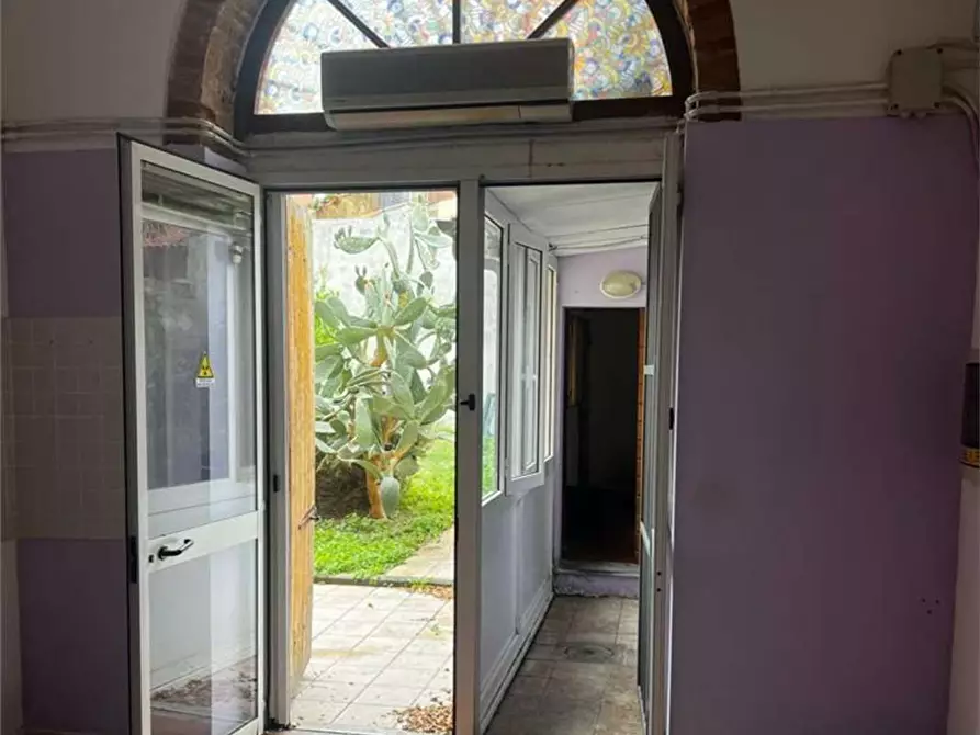 Immagine 2 di Locale commerciale in affitto  a Livorno
