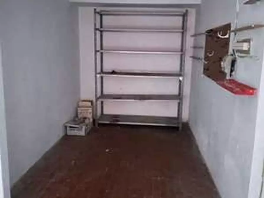 Immagine 3 di Garage in affitto  a Livorno
