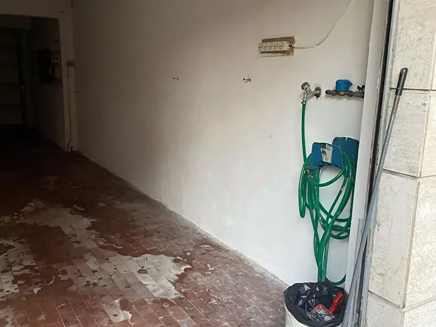 Immagine 4 di Garage in affitto  a Livorno