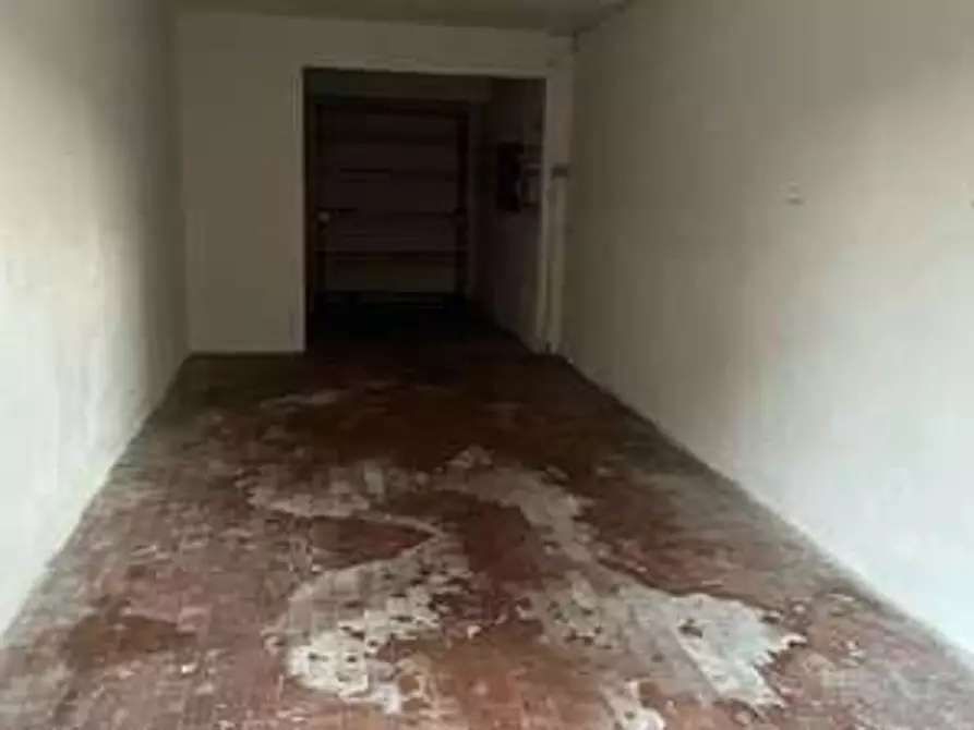 Immagine 1 di Garage in affitto  a Livorno