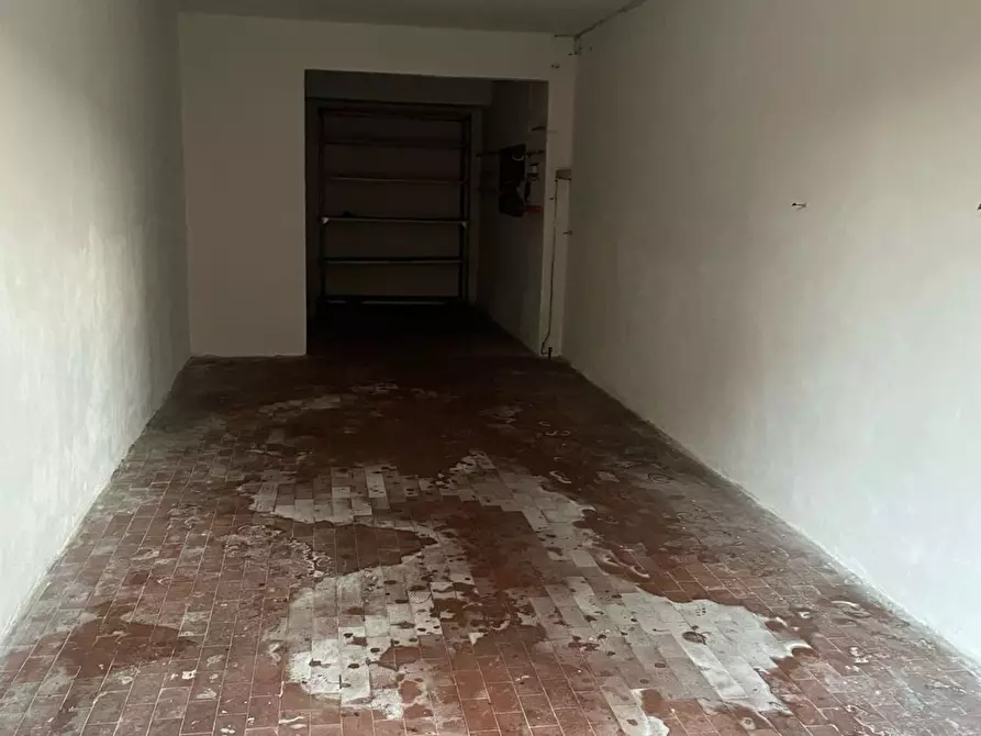 Immagine 5 di Garage in affitto  a Livorno