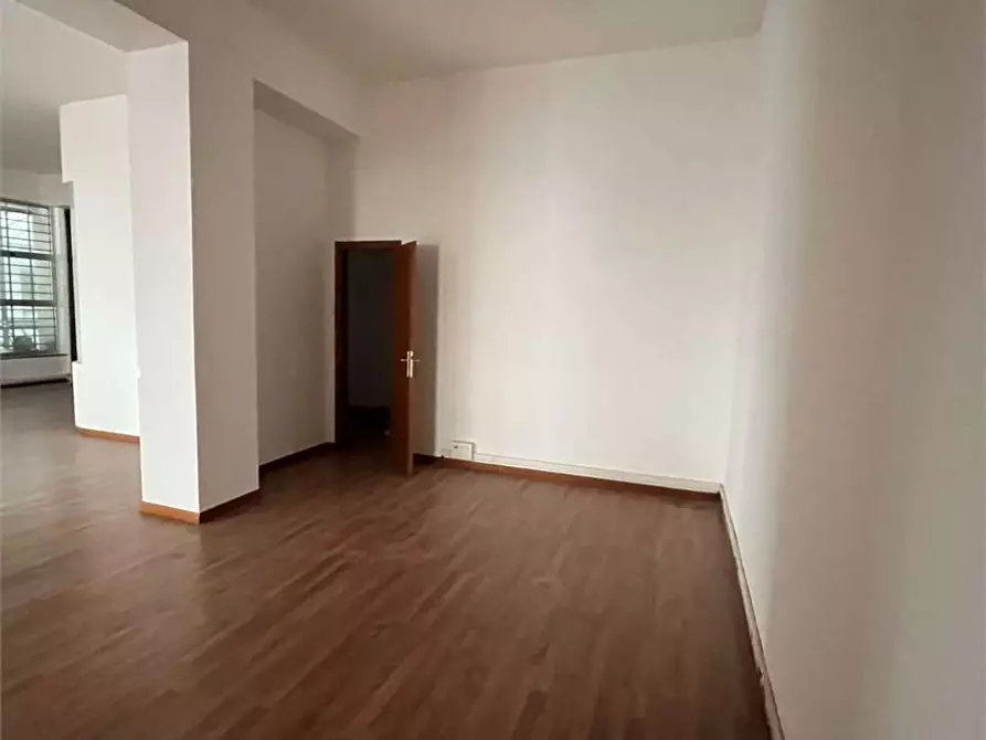 Immagine 13 di Ufficio in affitto  a Livorno