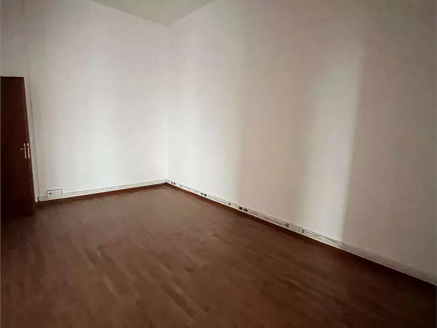 Immagine 12 di Ufficio in affitto  a Livorno