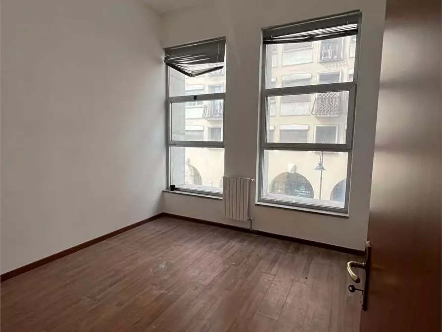 Immagine 9 di Ufficio in affitto  a Livorno