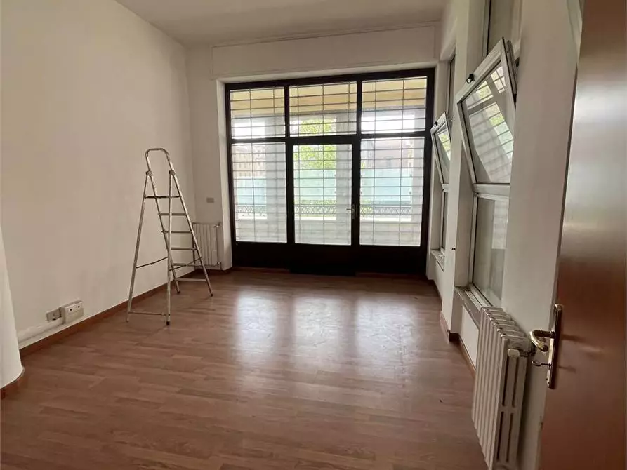 Immagine 5 di Ufficio in affitto  a Livorno