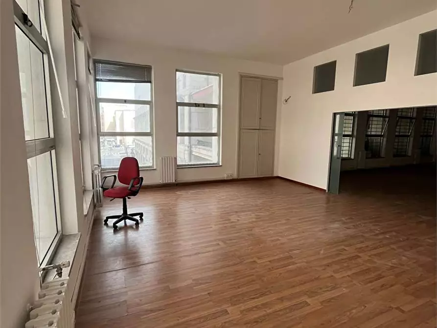 Immagine 11 di Ufficio in affitto  a Livorno