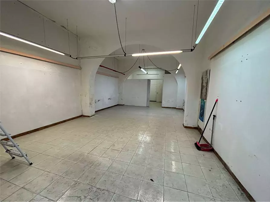Immagine 2 di Locale commerciale in affitto  a Livorno