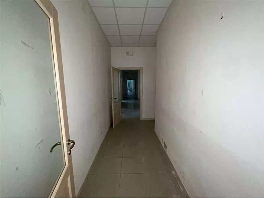 Immagine 15 di Ufficio in affitto  a Livorno