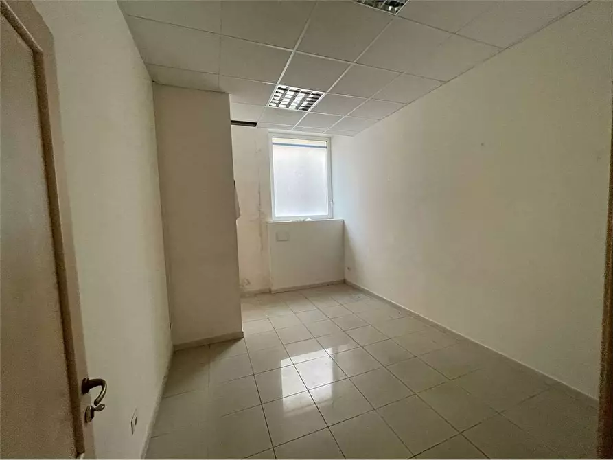 Immagine 20 di Ufficio in affitto  a Livorno