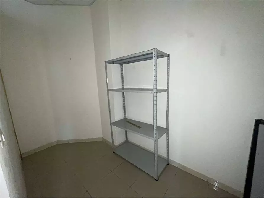 Immagine 13 di Ufficio in affitto  a Livorno