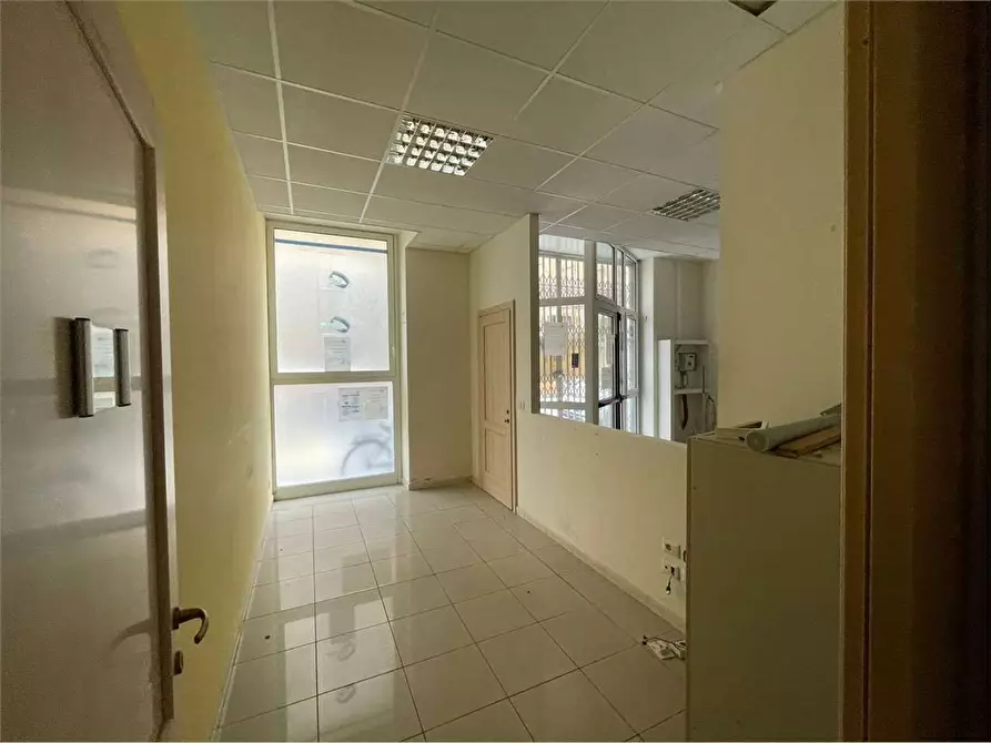 Immagine 17 di Ufficio in affitto  a Livorno