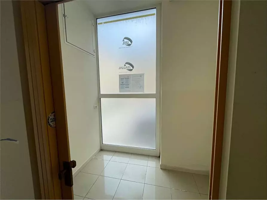 Immagine 7 di Ufficio in affitto  a Livorno