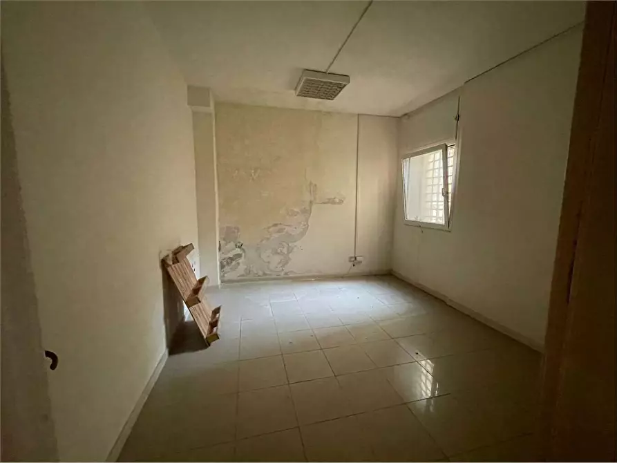 Immagine 21 di Ufficio in affitto  a Livorno