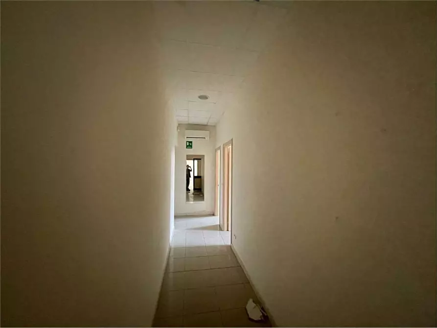 Immagine 25 di Ufficio in affitto  a Livorno