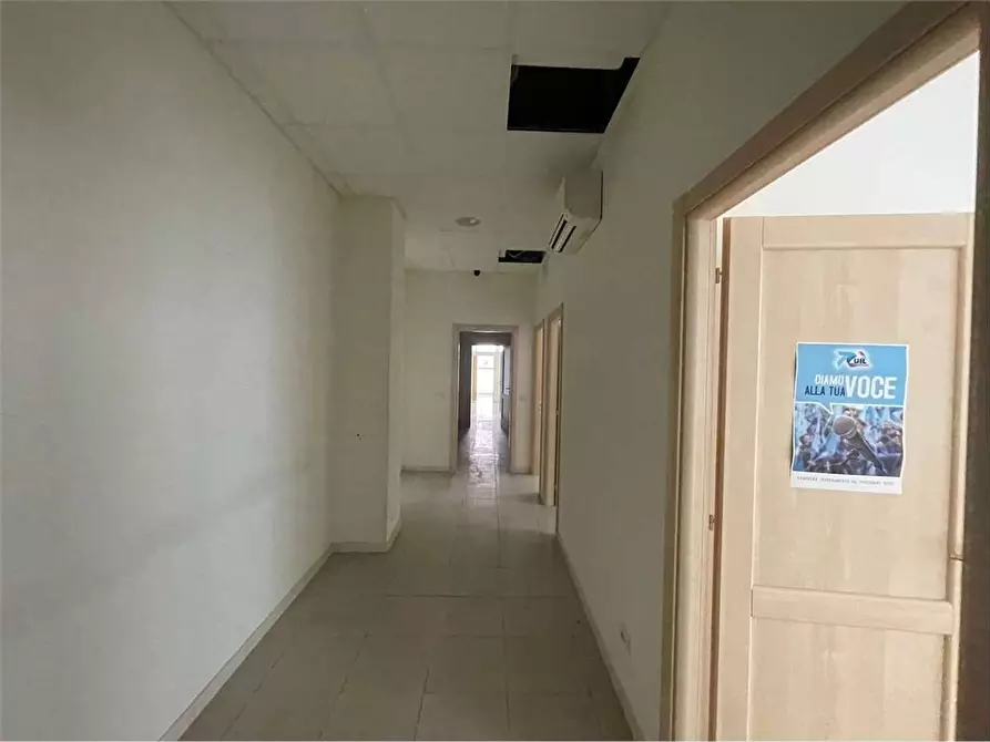 Immagine 26 di Ufficio in affitto  a Livorno