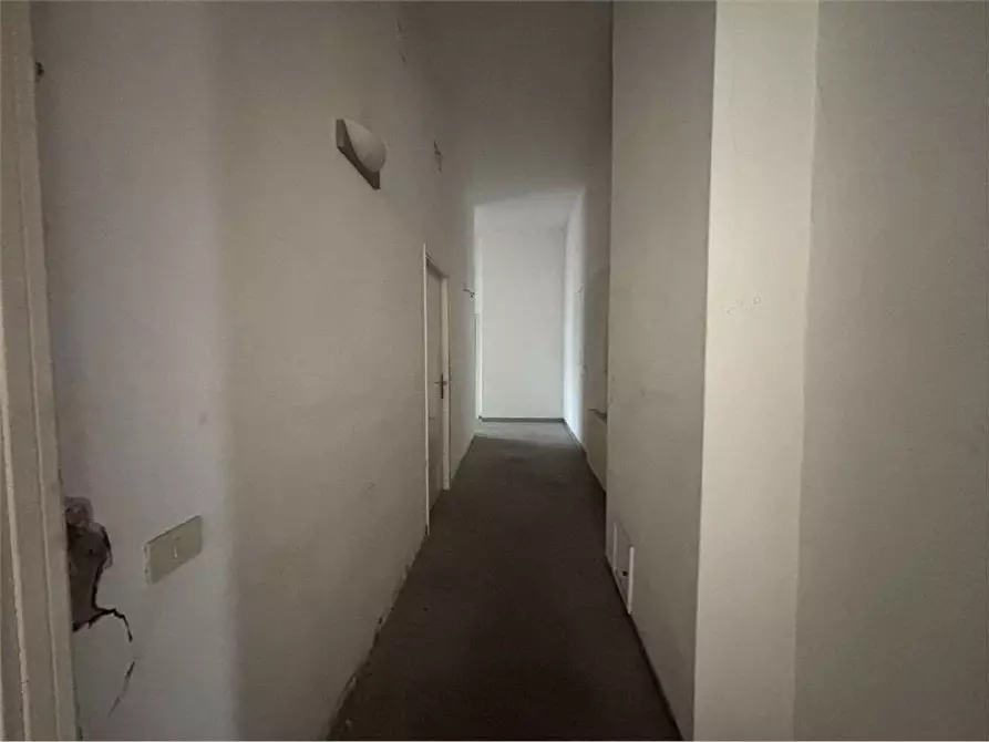 Immagine 8 di Ufficio in affitto  a Livorno