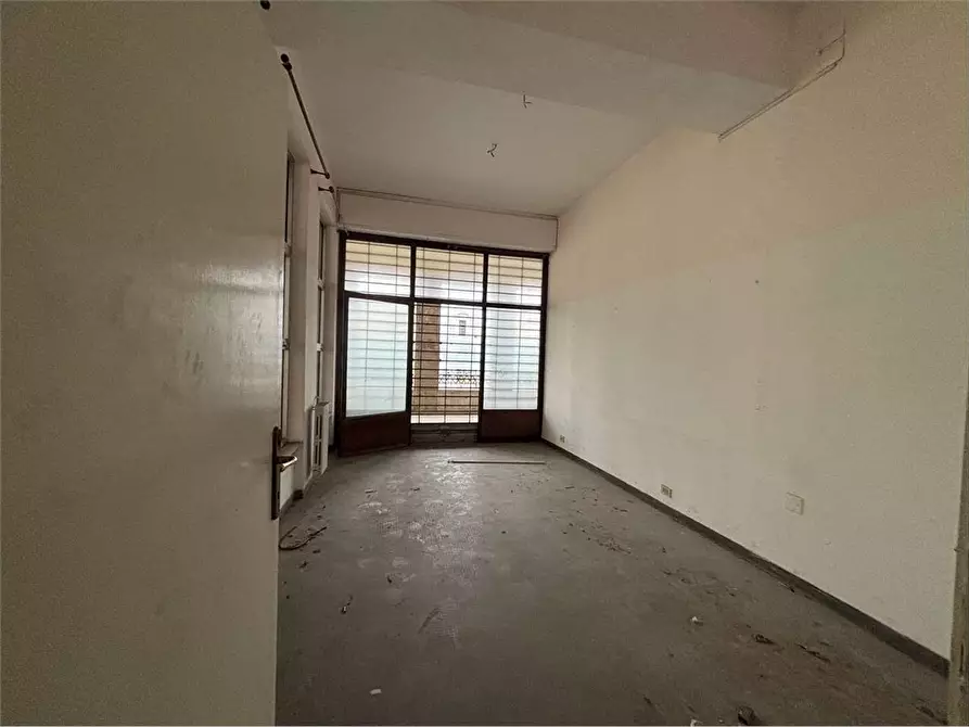 Immagine 15 di Ufficio in affitto  a Livorno