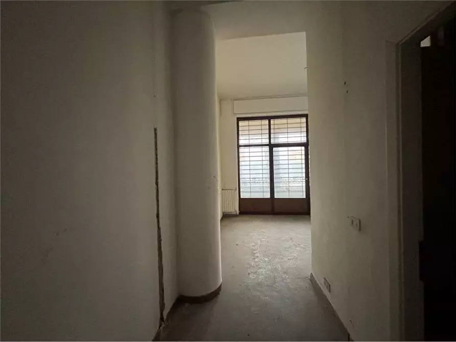 Immagine 11 di Ufficio in affitto  a Livorno