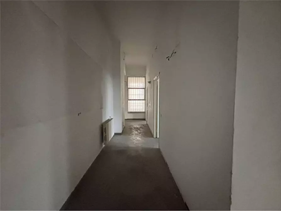 Immagine 12 di Ufficio in affitto  a Livorno