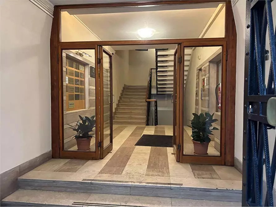 Immagine 2 di Ufficio in affitto  a Livorno