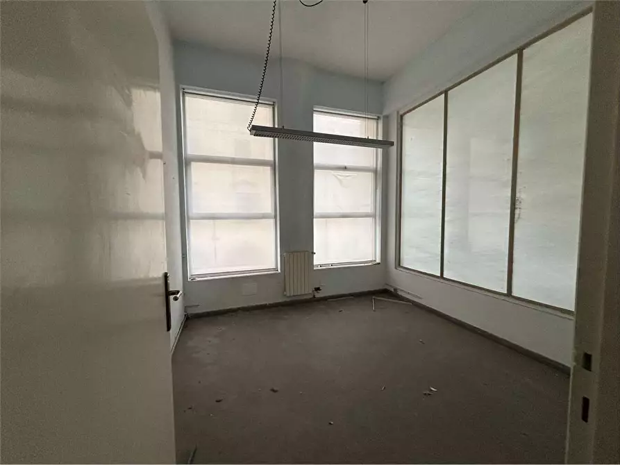 Immagine 5 di Ufficio in affitto  a Livorno