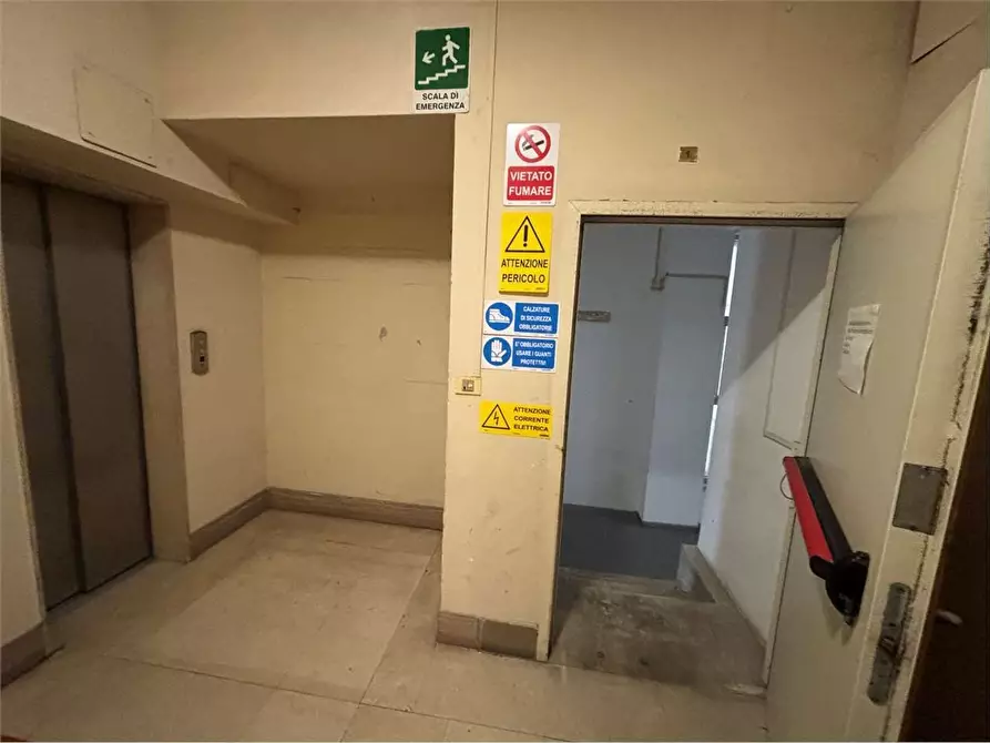 Immagine 4 di Ufficio in affitto  a Livorno