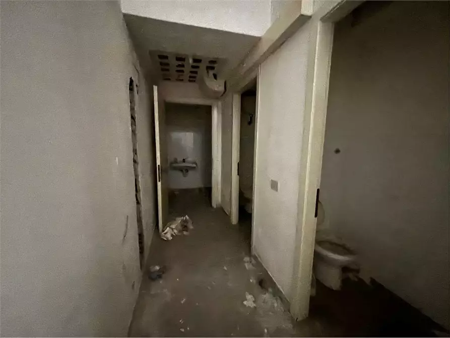 Immagine 18 di Ufficio in affitto  a Livorno