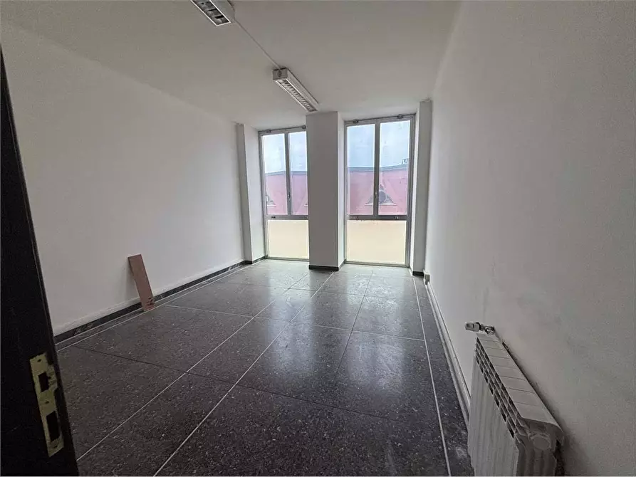 Immagine 6 di Ufficio in affitto  a Livorno