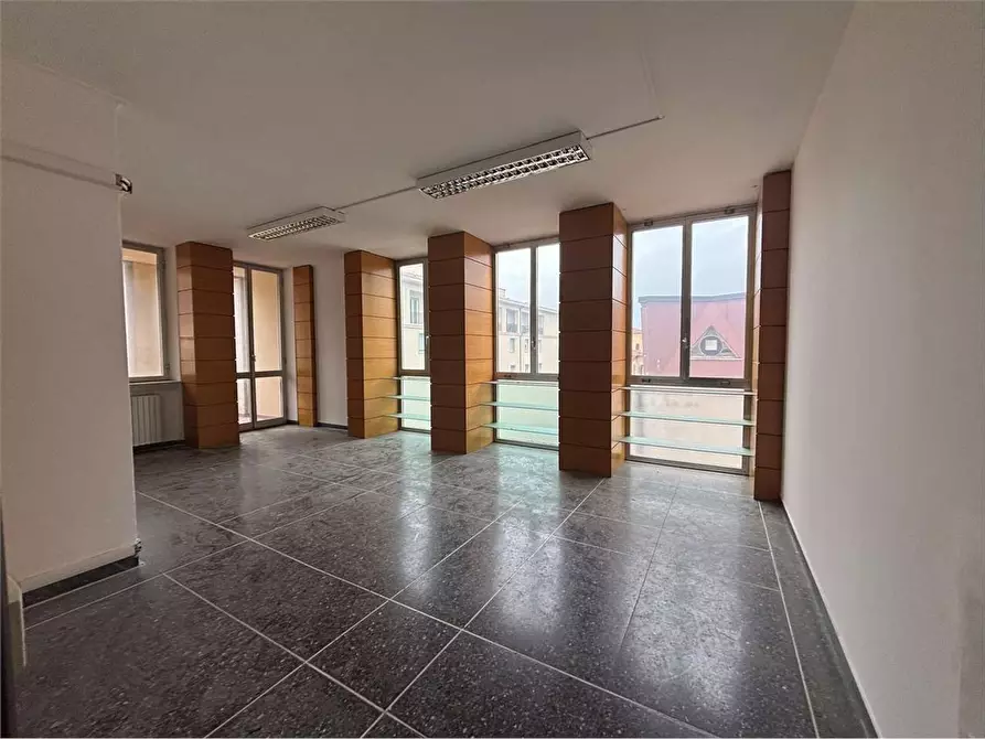 Immagine 1 di Ufficio in affitto  a Livorno