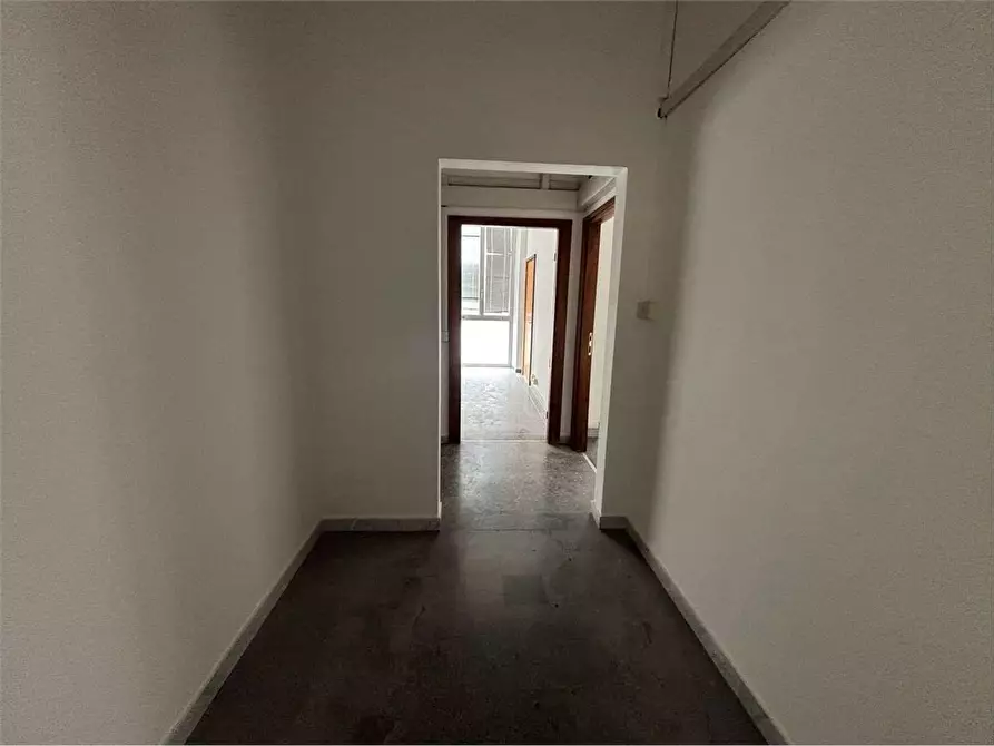 Immagine 11 di Ufficio in affitto  a Livorno