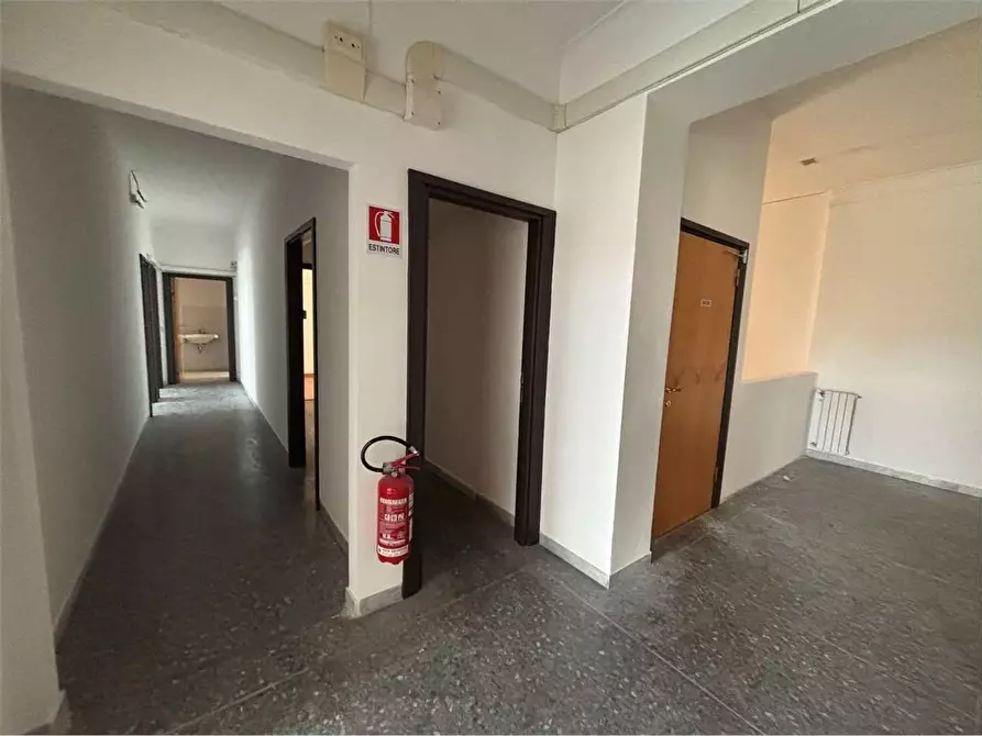 Immagine 4 di Ufficio in affitto  a Livorno