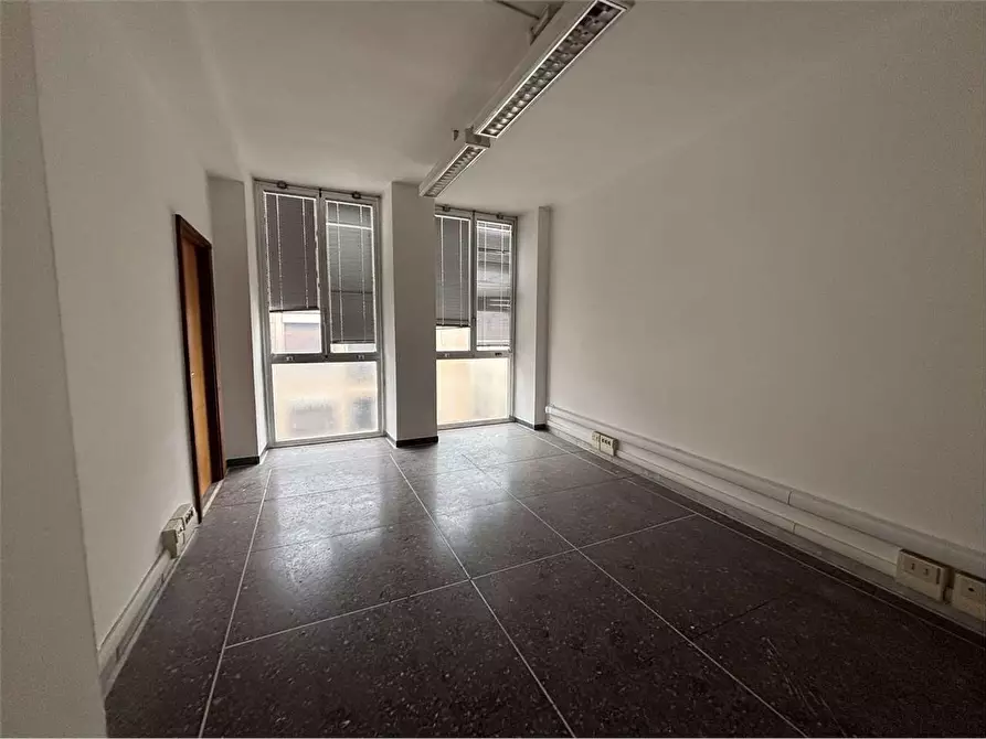 Immagine 14 di Ufficio in affitto  a Livorno