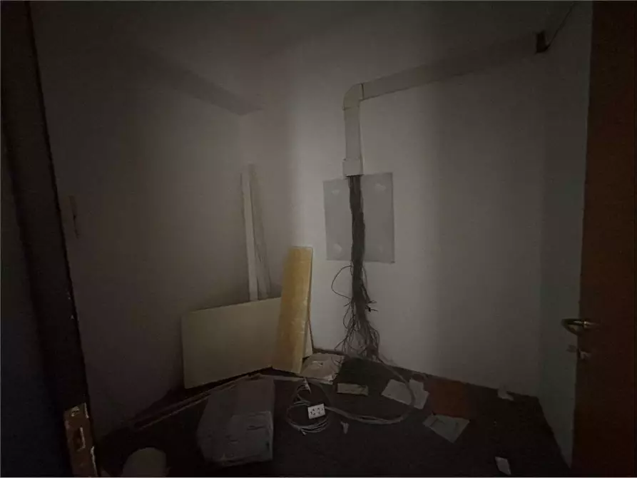 Immagine 10 di Ufficio in affitto  a Livorno