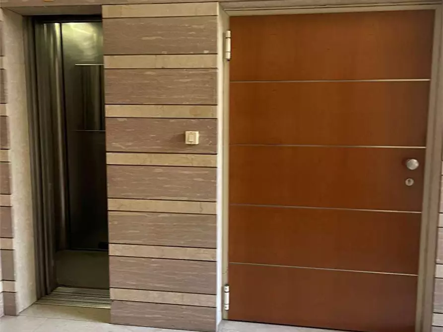 Immagine 16 di Ufficio in affitto  a Livorno