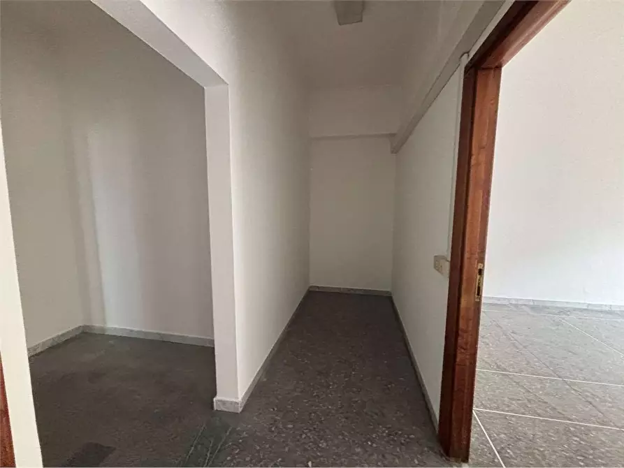 Immagine 15 di Ufficio in affitto  a Livorno