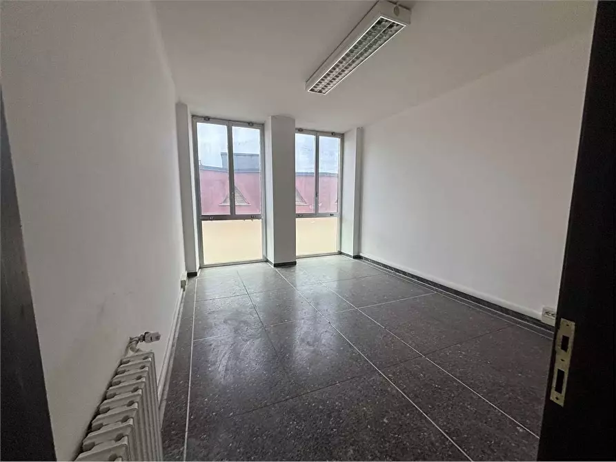 Immagine 7 di Ufficio in affitto  a Livorno