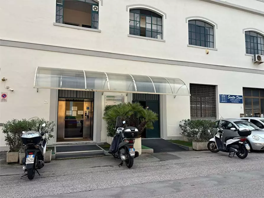 Immagine 14 di Ufficio in affitto  a Livorno