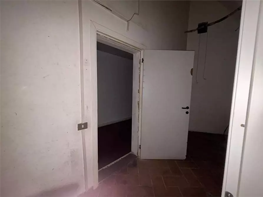 Immagine 9 di Ufficio in affitto  a Livorno