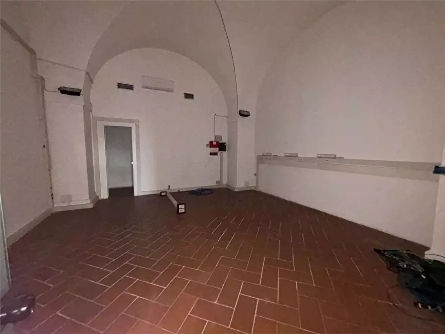 Immagine 13 di Ufficio in affitto  a Livorno