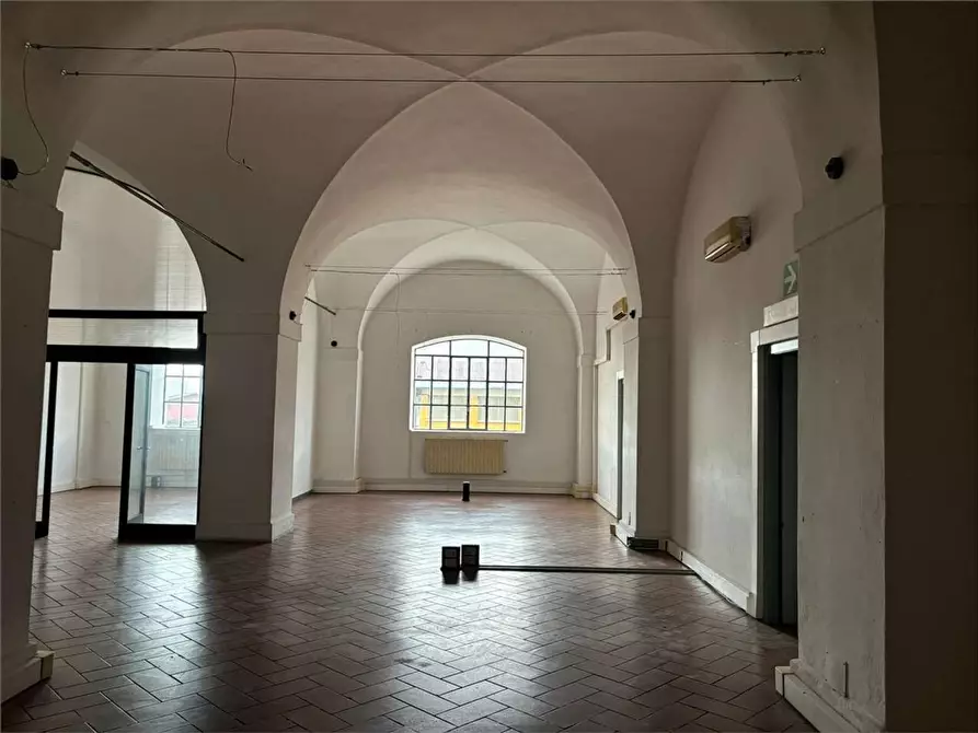 Immagine 5 di Ufficio in affitto  a Livorno