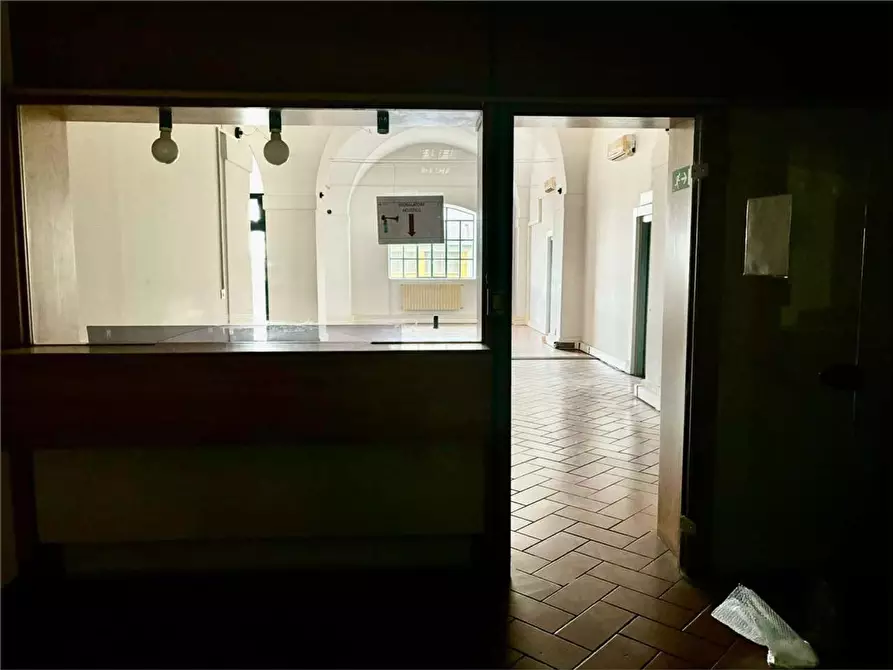 Immagine 2 di Ufficio in affitto  a Livorno