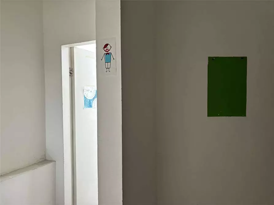 Immagine 4 di Ufficio in affitto  a Livorno