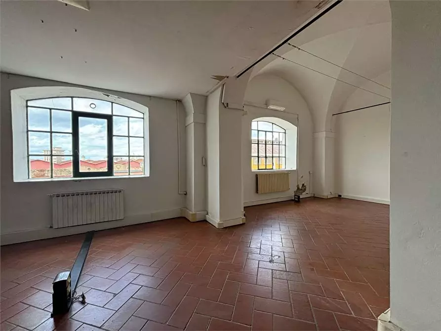 Immagine 2 di Ufficio in affitto  a Livorno