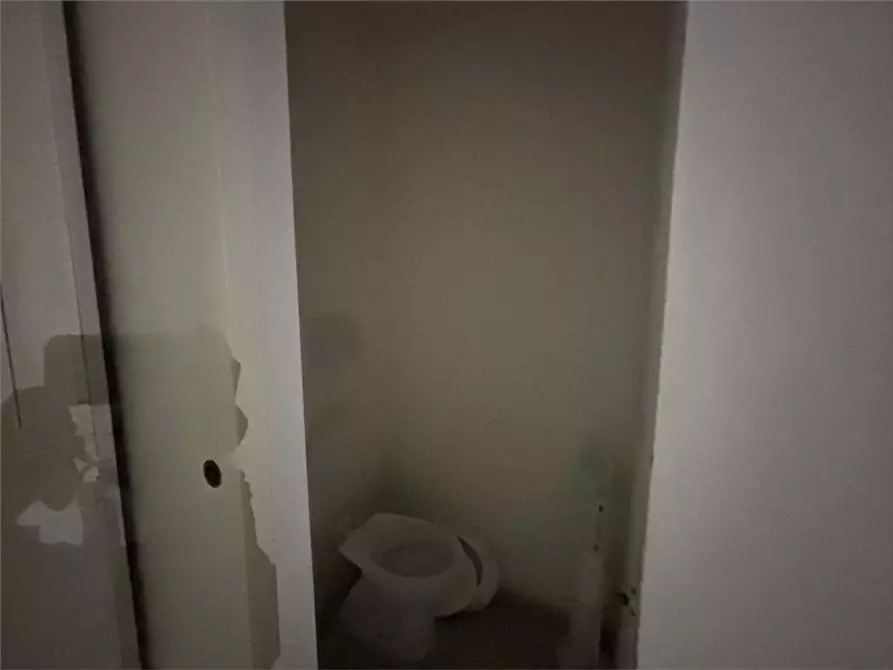 Immagine 6 di Ufficio in affitto  a Livorno