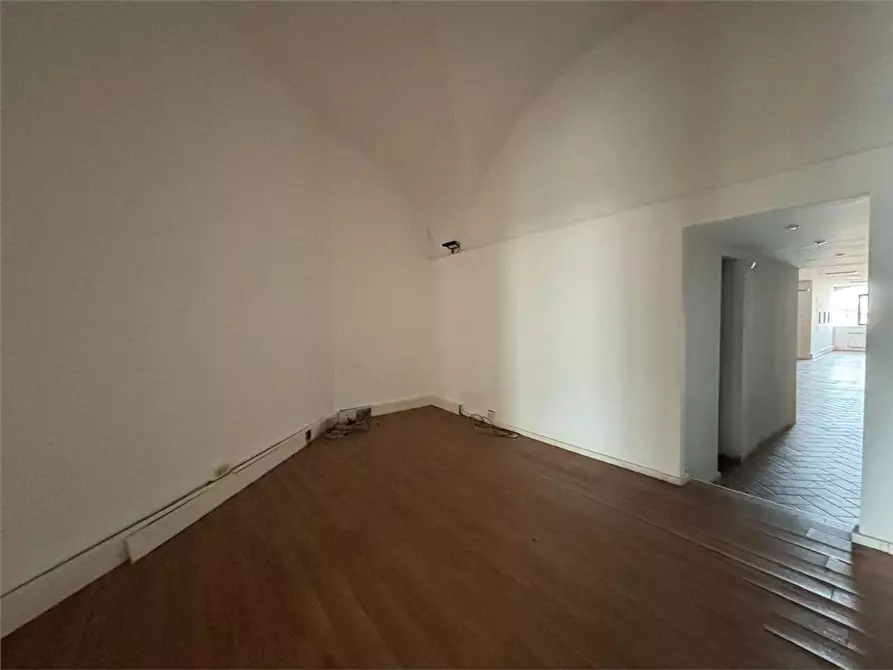 Immagine 5 di Ufficio in affitto  a Livorno