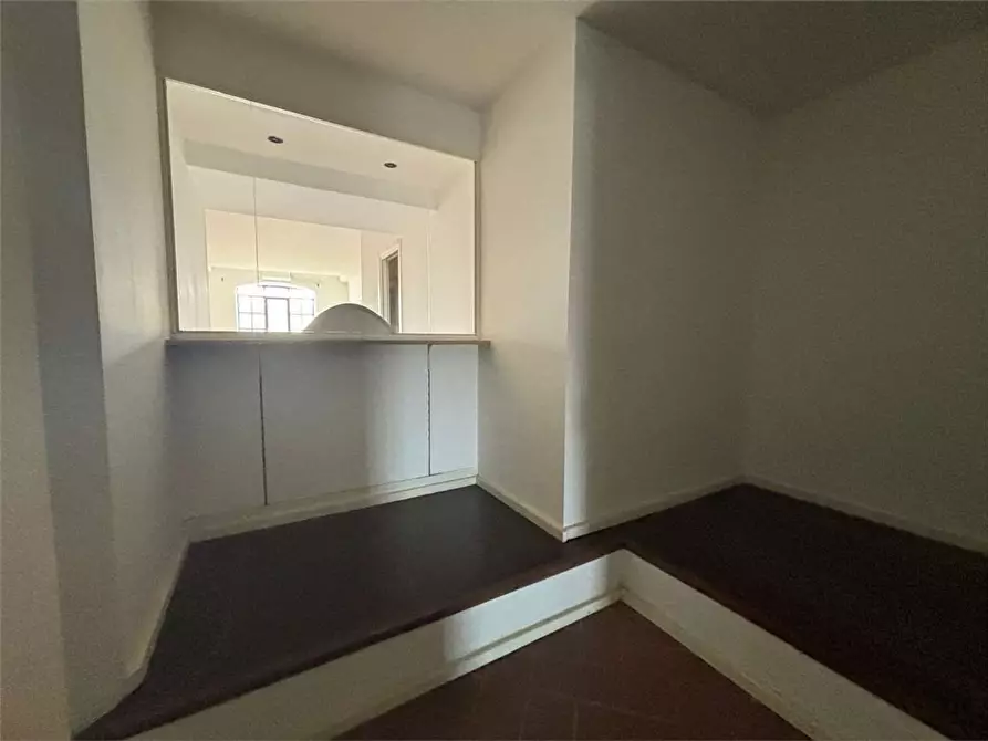 Immagine 10 di Ufficio in affitto  a Livorno