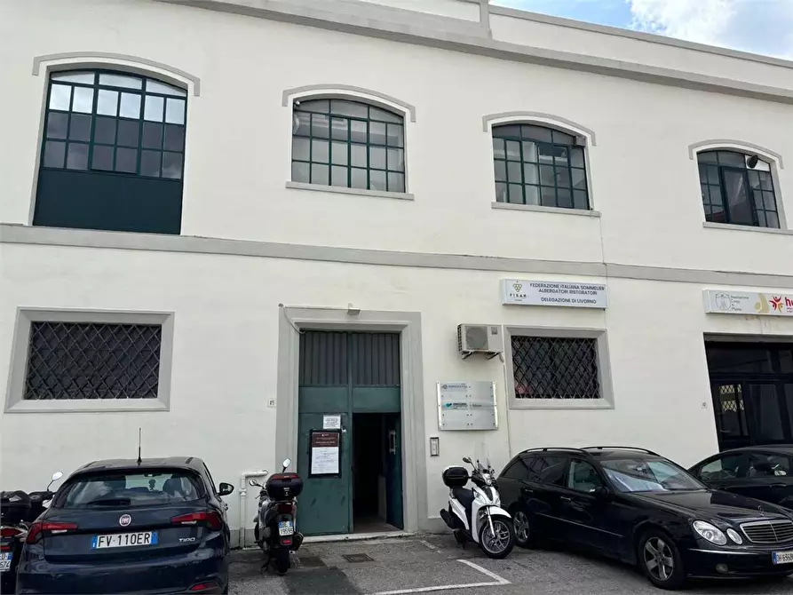 Immagine 7 di Ufficio in affitto  a Livorno